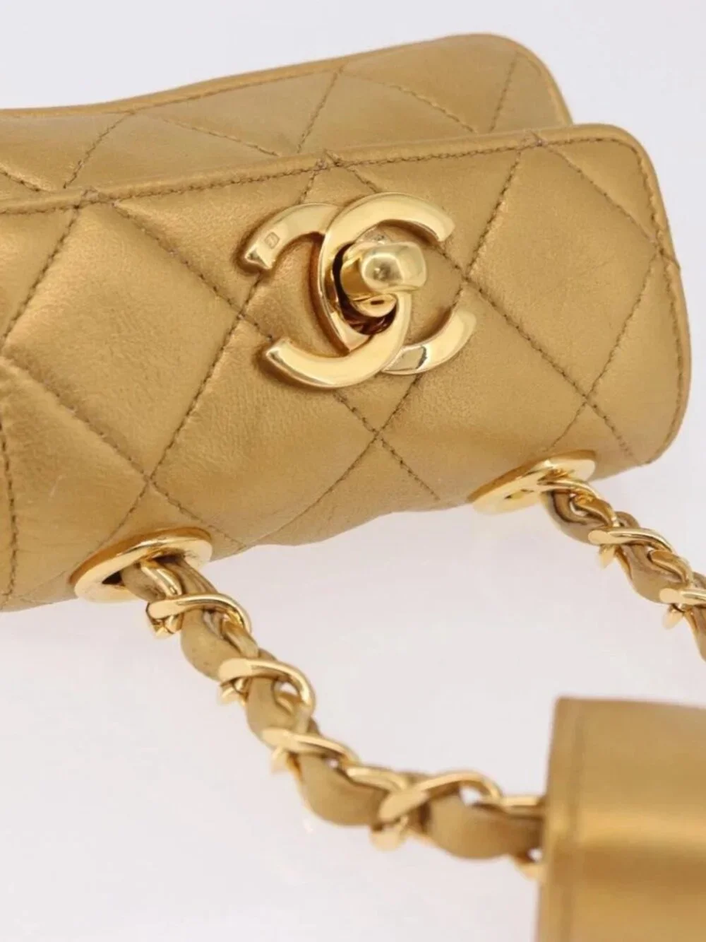 CHANEL Matelasse Chain Pouch Lamb Skin Gold CC Auth bs35703V
